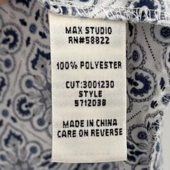 Max Studio Blue & White Chiffon Split V-Neck Blouse Sz M Boho, Preppy, Workwear - Picture 7 of 9